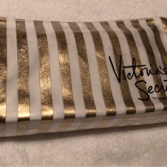 NWT Victoria’s Secret Ultimate Moisture Set. Coconut Milk. RARE HTF - Picture 3 of 5